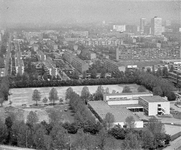 84802 Overzicht van de wijk Kanaleneiland - Zuid te Utrecht, vanaf het Rijkskantorengebouw Westraven (Griffioenlaan 3), ...